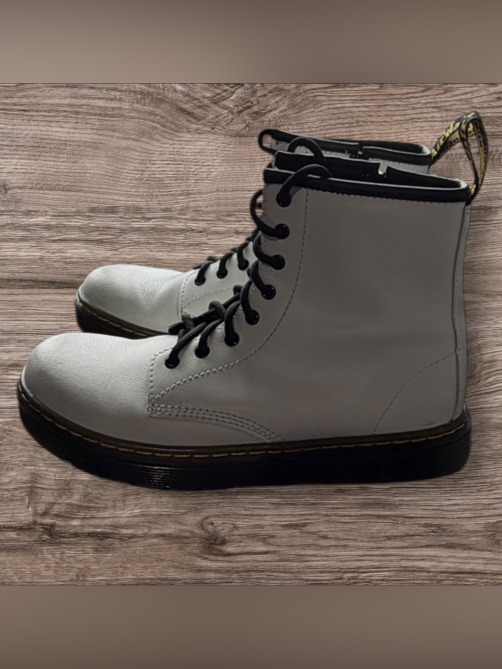 Girls White Dr. Martens Size 4 - Picture 2 of 6